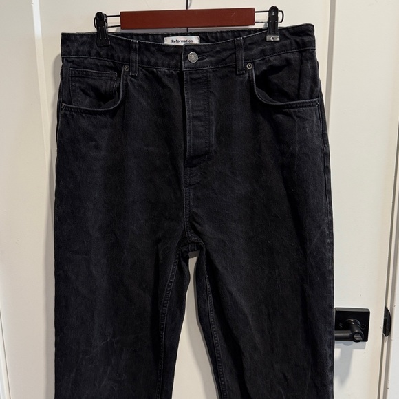 Reformation Cynthia High Rise Straight Long
Size 32 x 32
Excellent condition - Picture 5 of 12